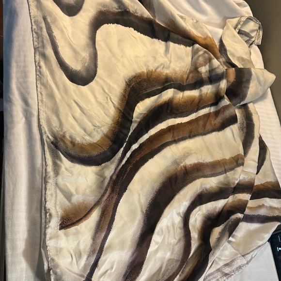 ROBERT LEE MORRIS 100% silk  Woman's Scarf in Cream, Brown & dark gray - Picture 3 of 12